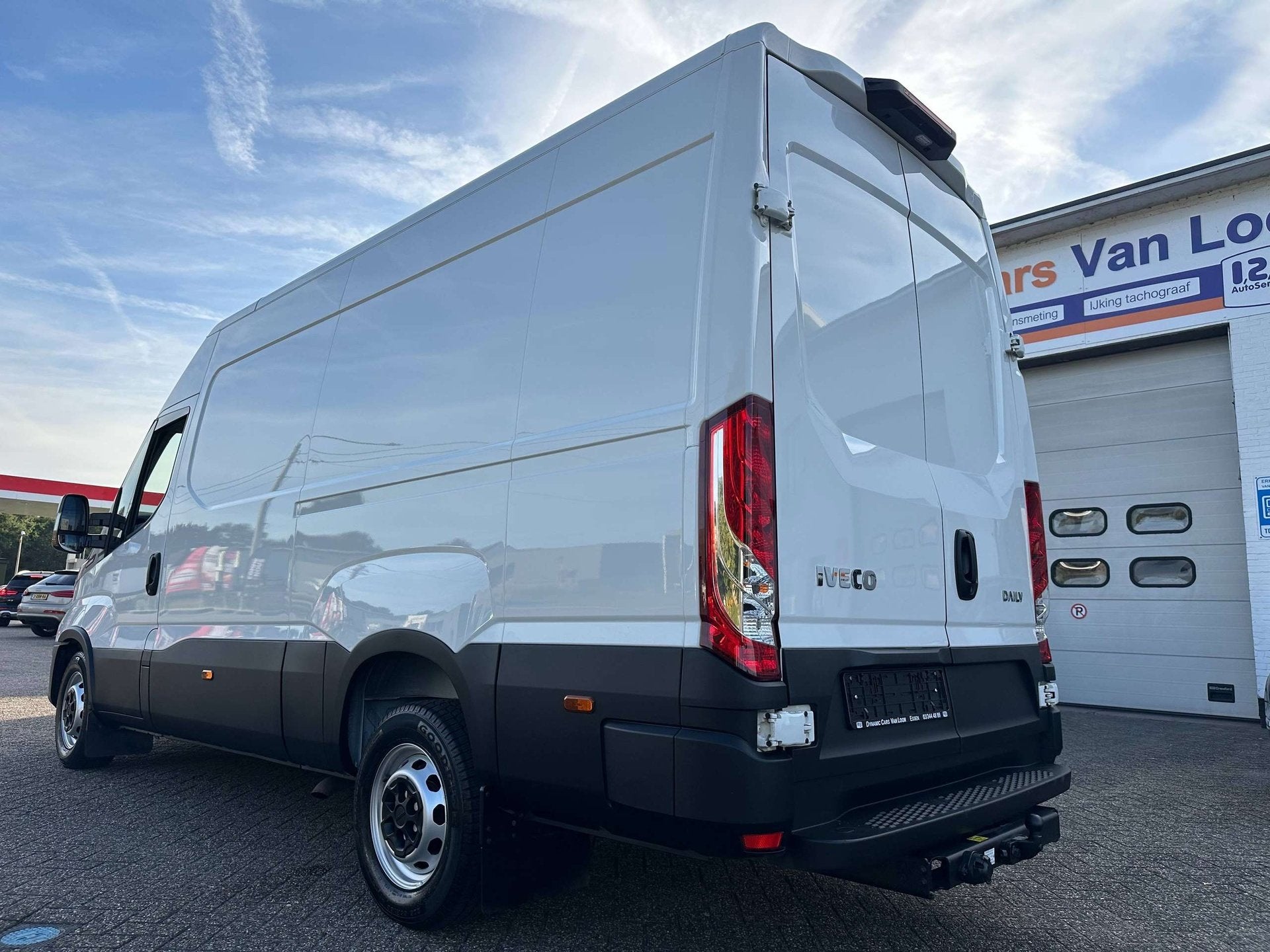 Iveco Daily 35S18V 3.0 180Pk Turbo Hi-Matic L3/H2 3Zit Cruis, Auto's, Automaat, Dealer onderhouden, Stof, Gebruikt
