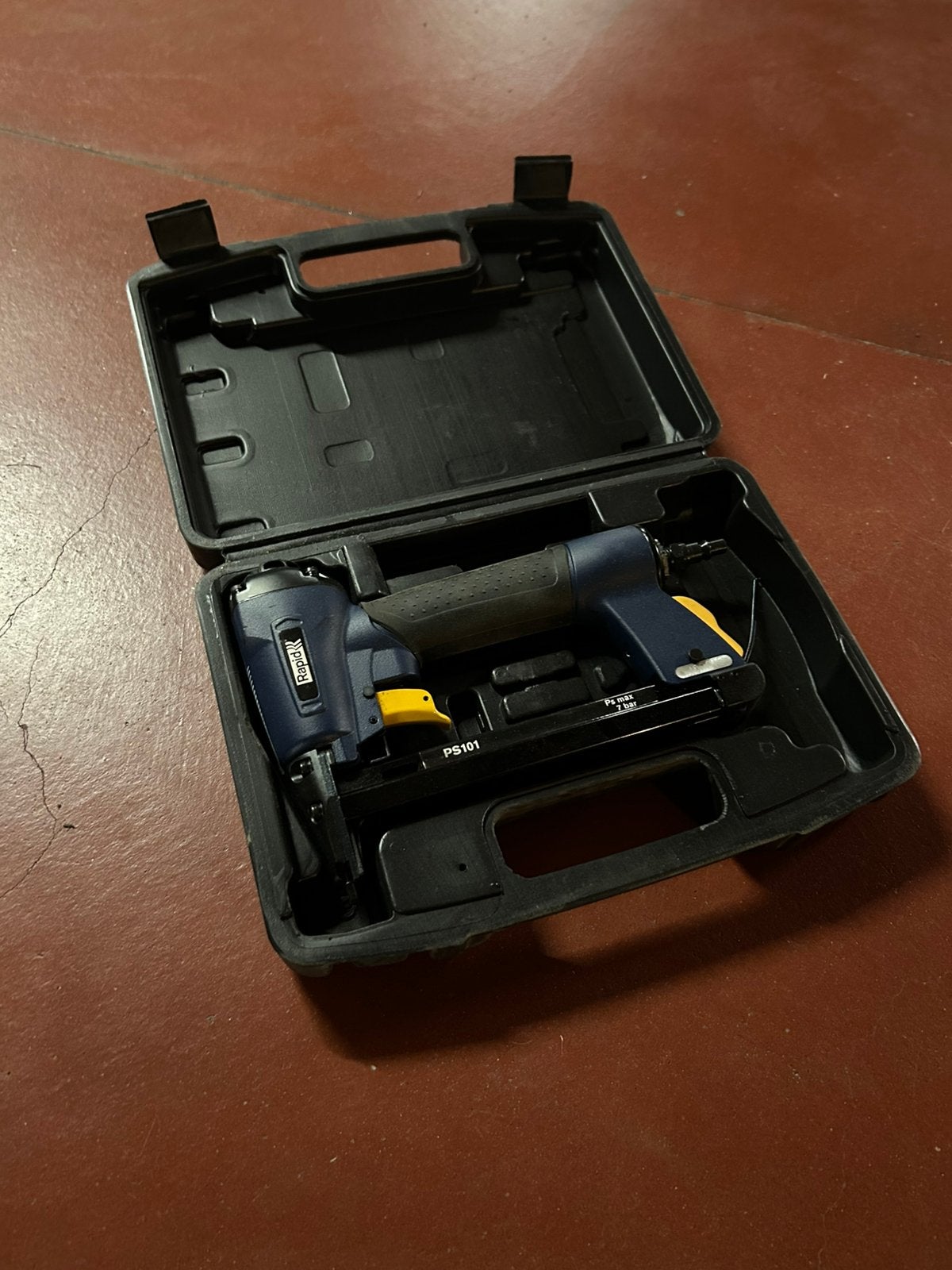 Rapid PS101 nietpistool (pneumatisch, in koffer), Doe-het-zelf en Bouw, Ophalen, Zo goed als nieuw