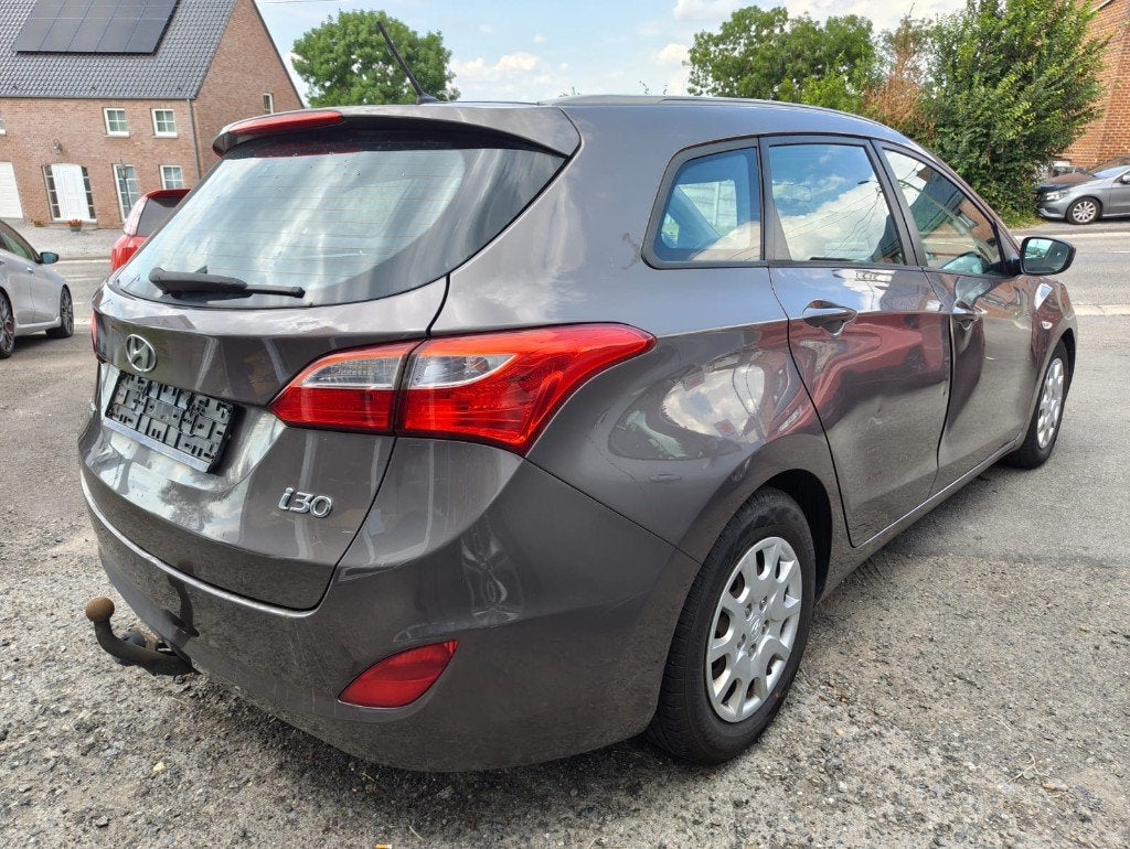 HYUNDAI I30 SW 1.4 CRDi A EMPORTER EXPORT/MARCHAND, Autos, Hyundai, Euro 5, Achat, https://public.car-pass.be/vhr/11f145a1-5de9-4d1c-b850-7224320cbc32