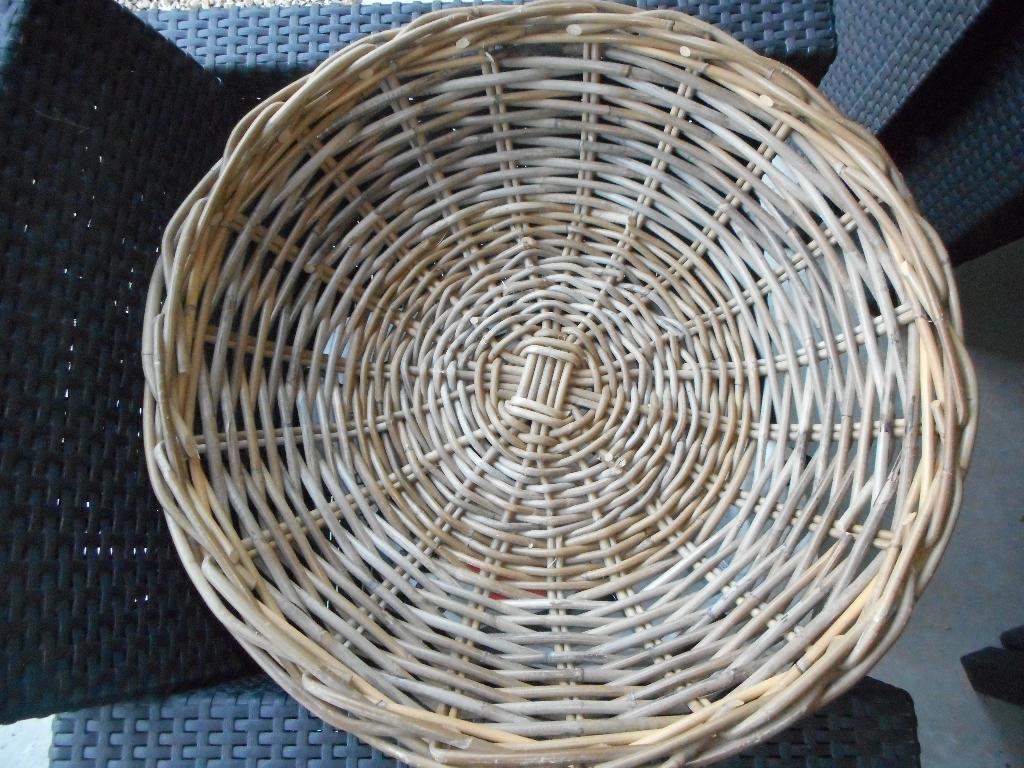 grote mand diameter 60cm hoogte 15cm ZGAN, Diversen, Pasen, Ophalen of Verzenden, Zo goed als nieuw