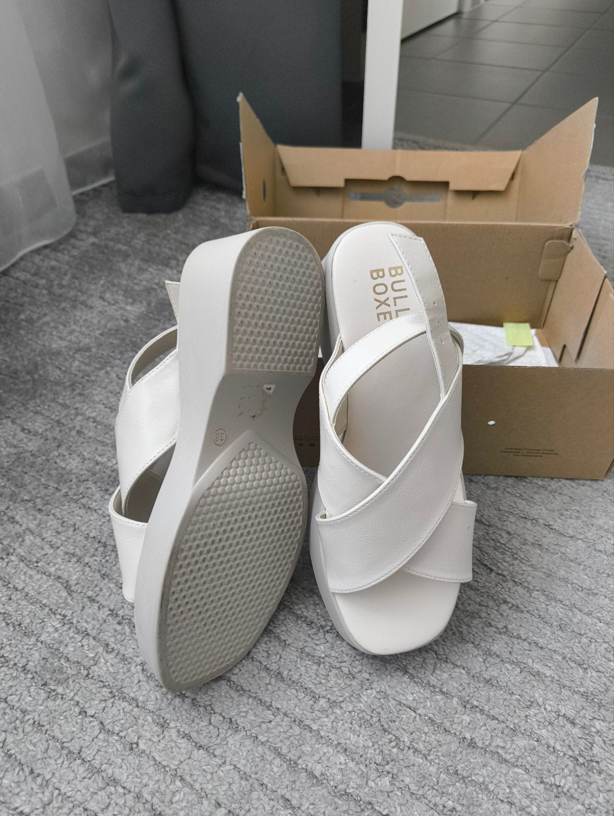 Beige sandalen, Ophalen, Zo goed als nieuw, Beige