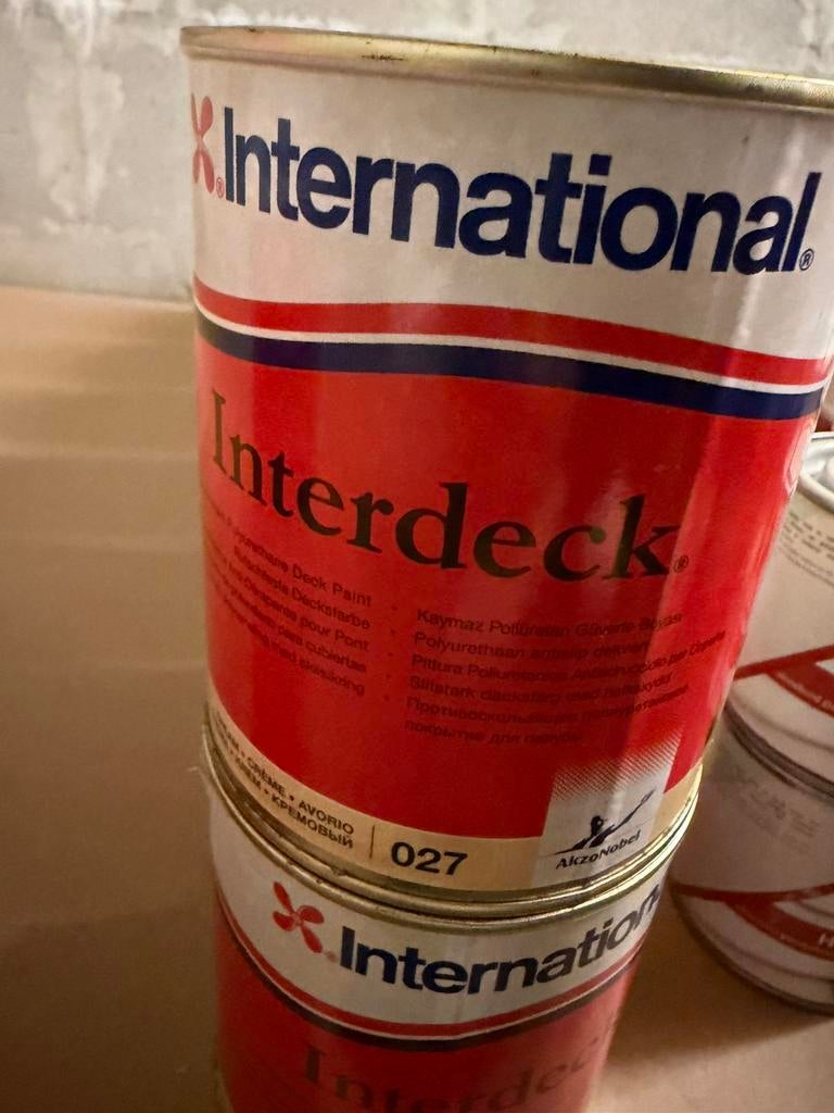 International interdeck crèmekleurige lak 0,75liter, Watersport en Boten, Accessoires en Onderhoud, Nieuw, Verven, Ophalen of Verzenden