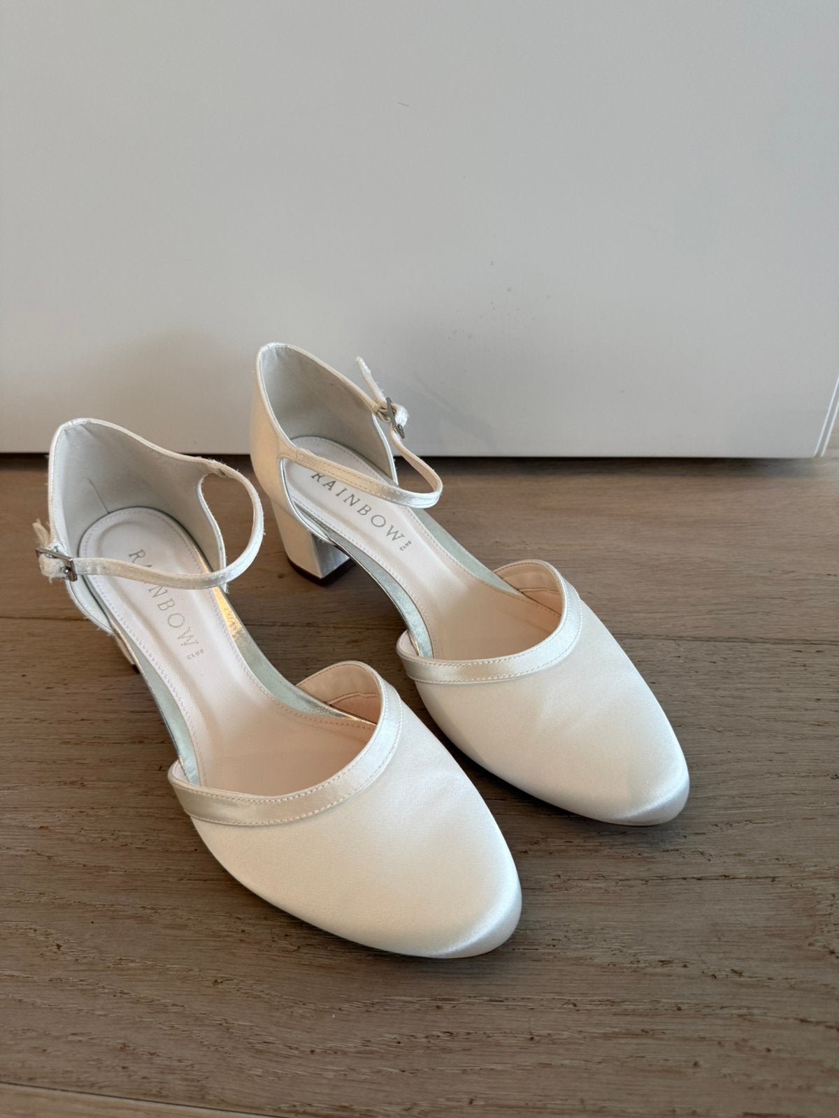 Chaussures de mariée en satin taille 37,5, Enlèvement, Neuf, Chaussures
