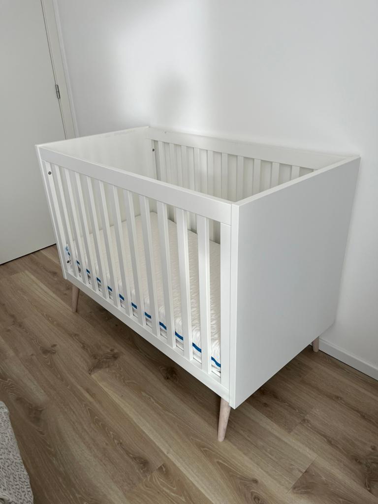 Babybedje met matras. In nieuw staat, Kinderen en Baby's, Ophalen, Zo goed als nieuw