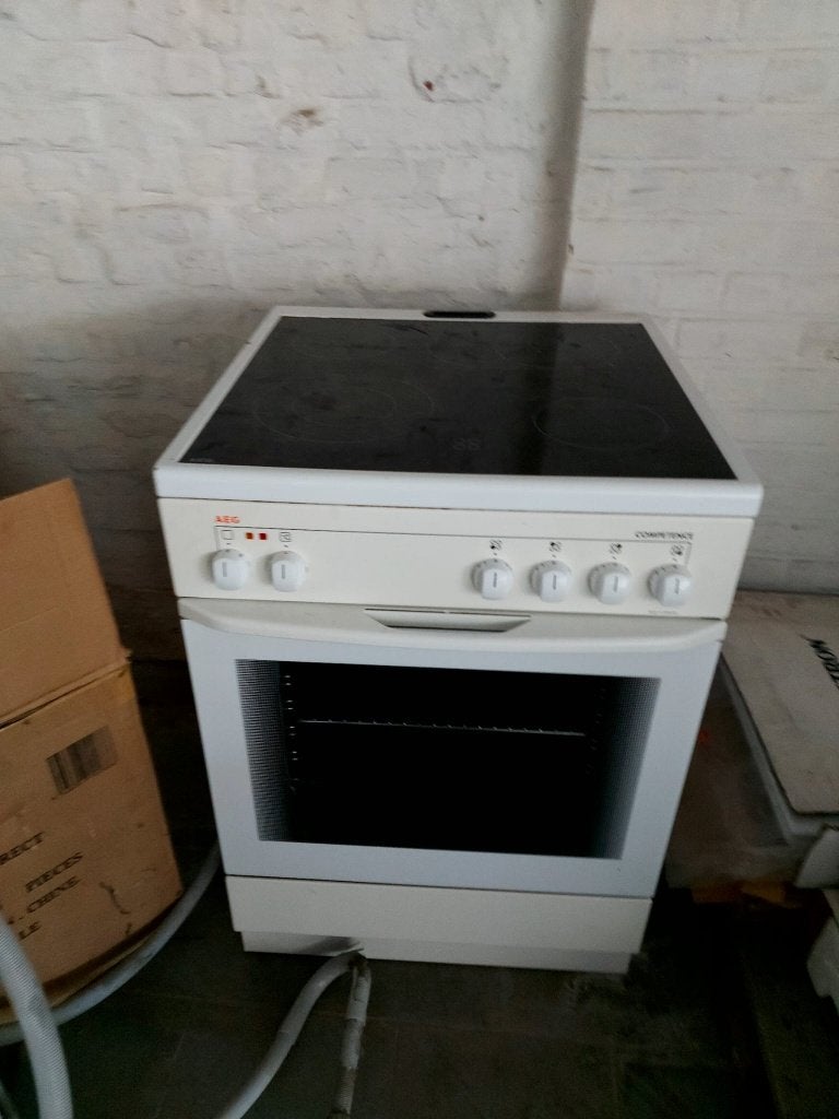 Cuisinière AEG avec cuiseur Vitro, Electroménager, Cuisinières, Classe énergétique A ou plus économe, Enlèvement ou Envoi, 4 zones de cuisson