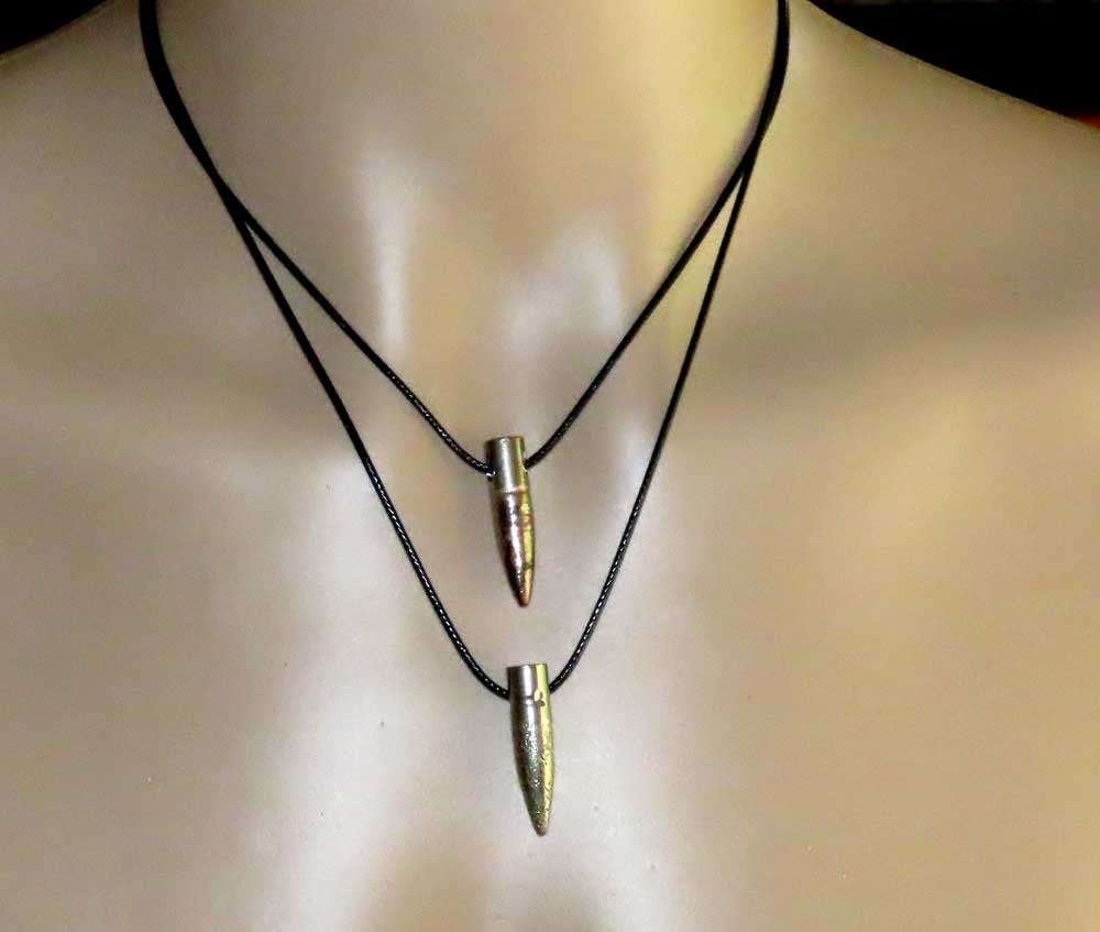 Lederen ketting met origineel WW1 proj., Verzamelen, Militaria | Algemeen, Ophalen of Verzenden, Landmacht, Hulzen of Bodemvondsten
