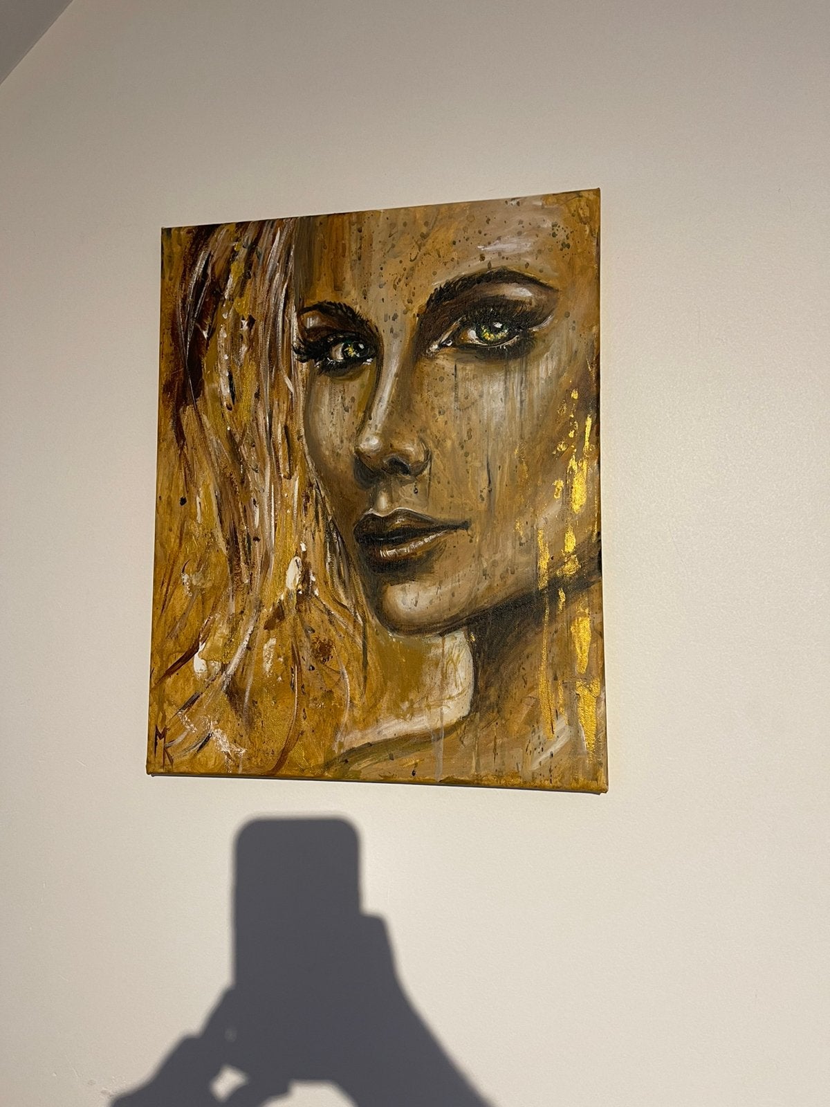 Modern schilderij met gouden accenten Mk Arr, Antiek en Kunst, Acrylverf, Gelimiteerde oplage, Ophalen of Verzenden, Portret