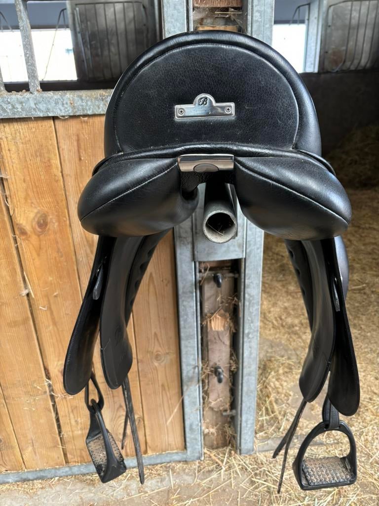 Bates dressuur zadel 18inch, Dieren en Toebehoren, Ophalen, Gebruikt, Dressuur