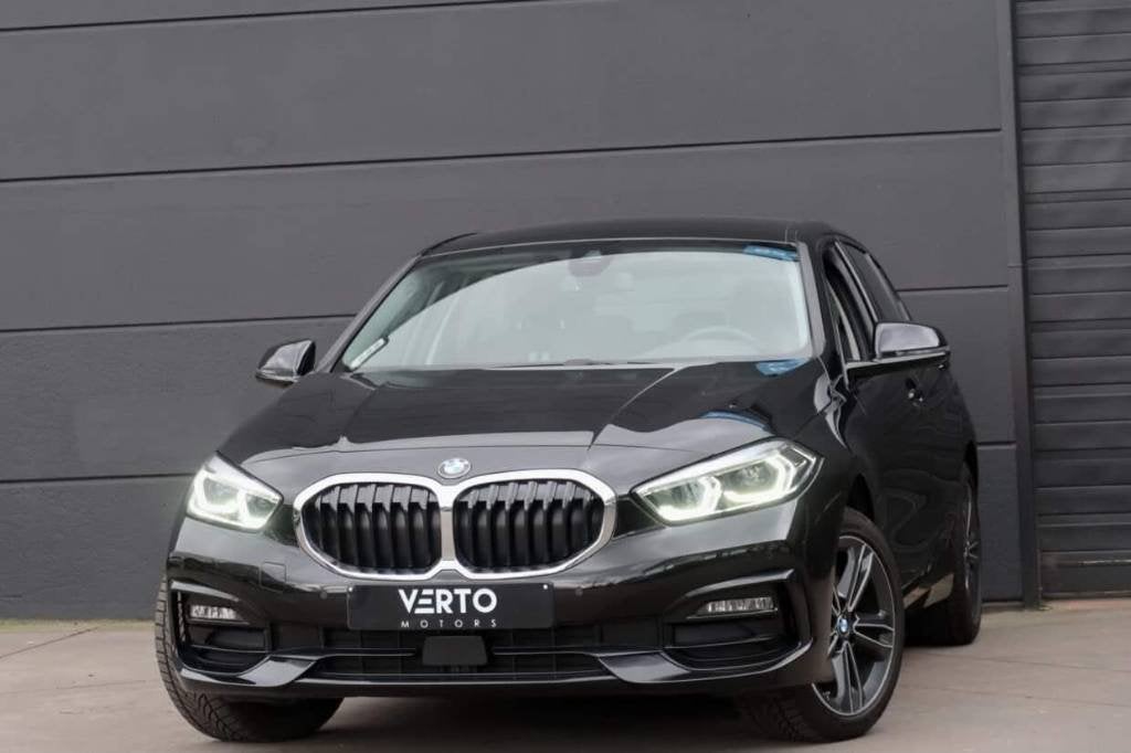 BMW 118i Sportline | 2021 | Benzine | Automaat | 57.000 km, Autos, BMW, Achat, Euro 6, Noir, 5 portes