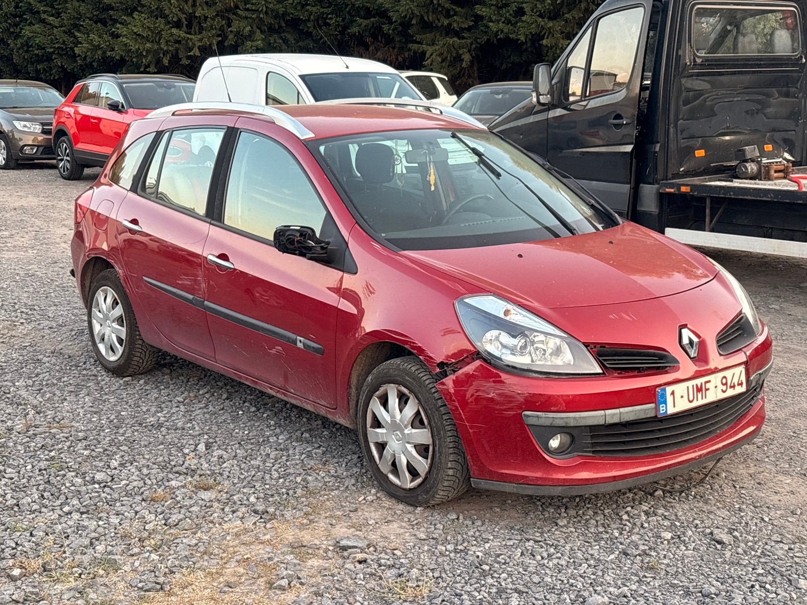 Renault Clio 1.5 DCI MARCHAND EXPORT, Autos, Renault, Rouge, Achat, 50 kW, Entreprise