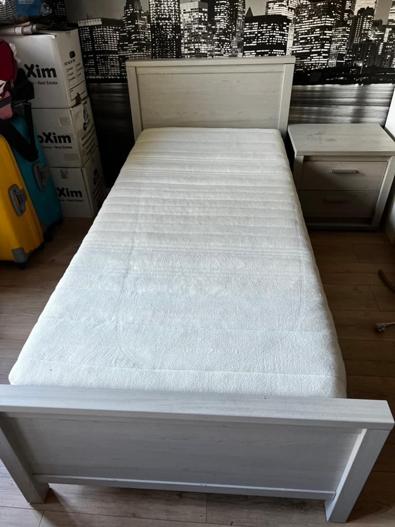 Bed, lattenbodem, matras, nachtkastje, Huis en Inrichting, Slaapkamer | Bedden, Ophalen, Zo goed als nieuw