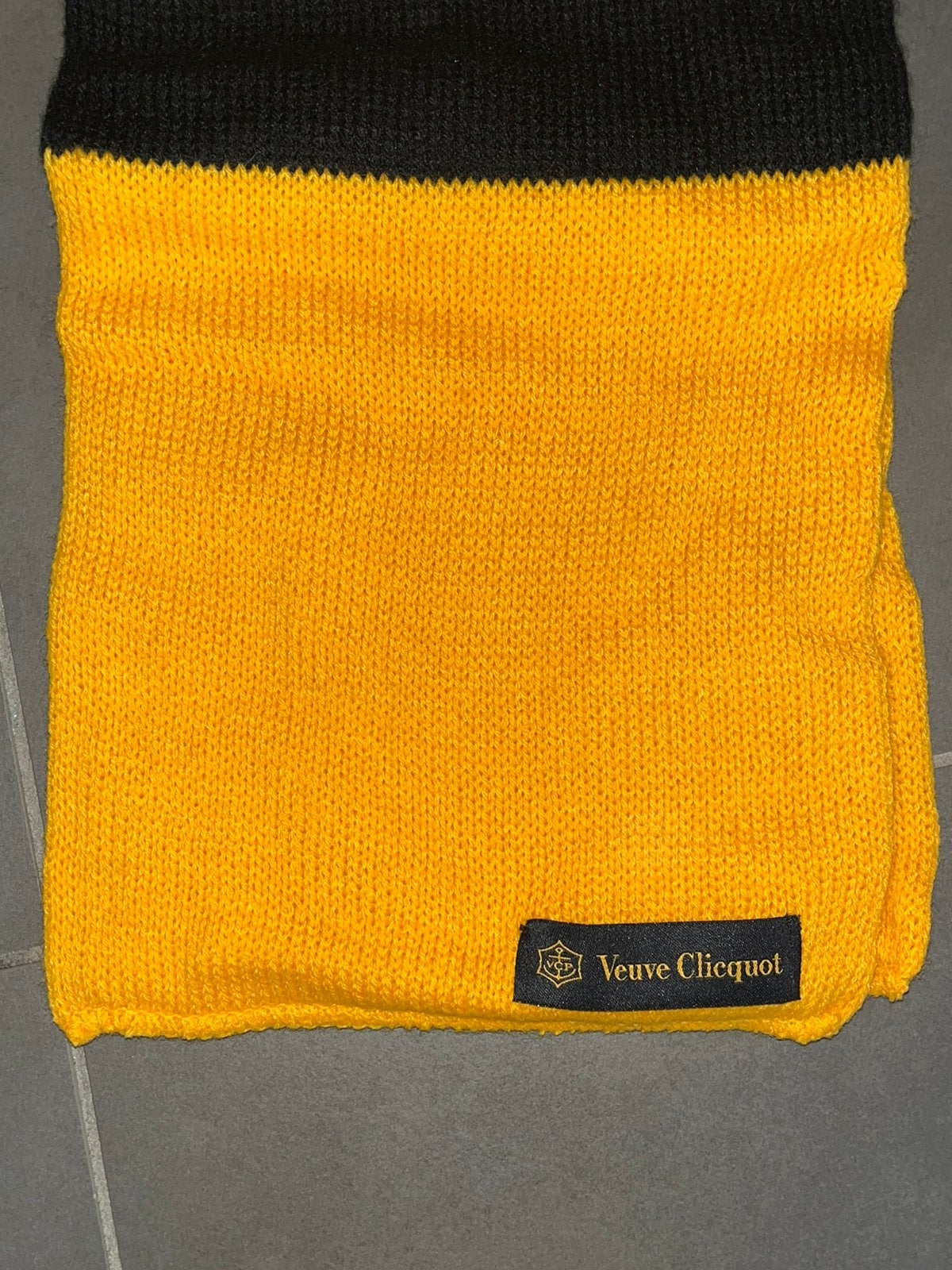 Vintage sjaal Veuve Clicquot, Ophalen of Verzenden, Zo goed als nieuw, Gebruiksvoorwerp