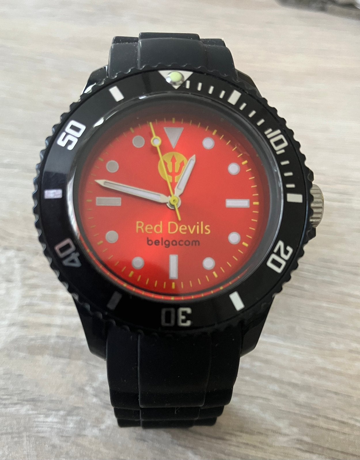 MONTRE RED DEVILS, Handtassen en Accessoires, Horloges | Kinderen, Ophalen, Zo goed als nieuw