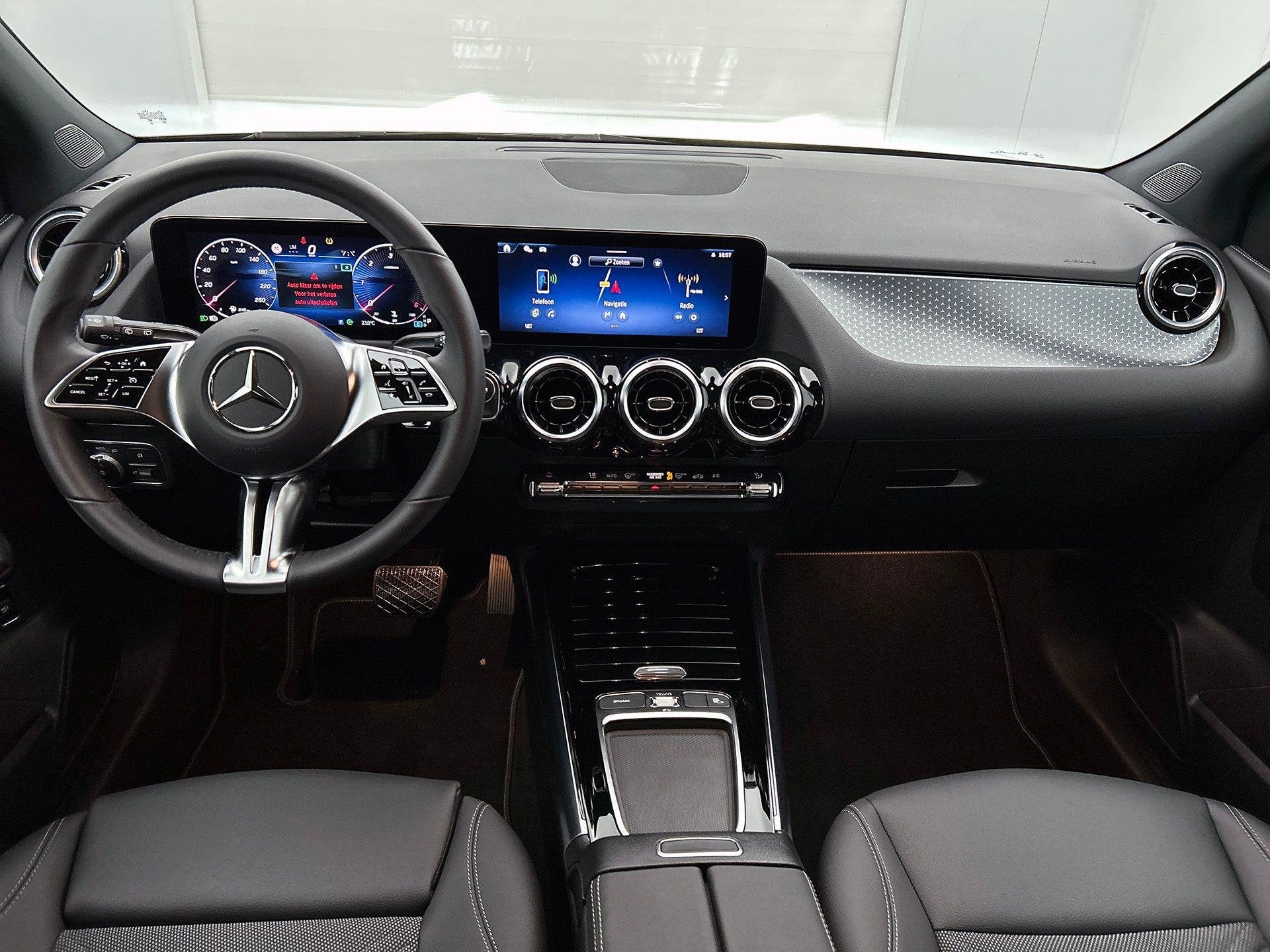 Mercedes-Benz B-Klasse 180 d Business Line | Smartphone Inte, Auto's, Gebruikt, Zwart, 116 pk, Automatische klimaatregeling