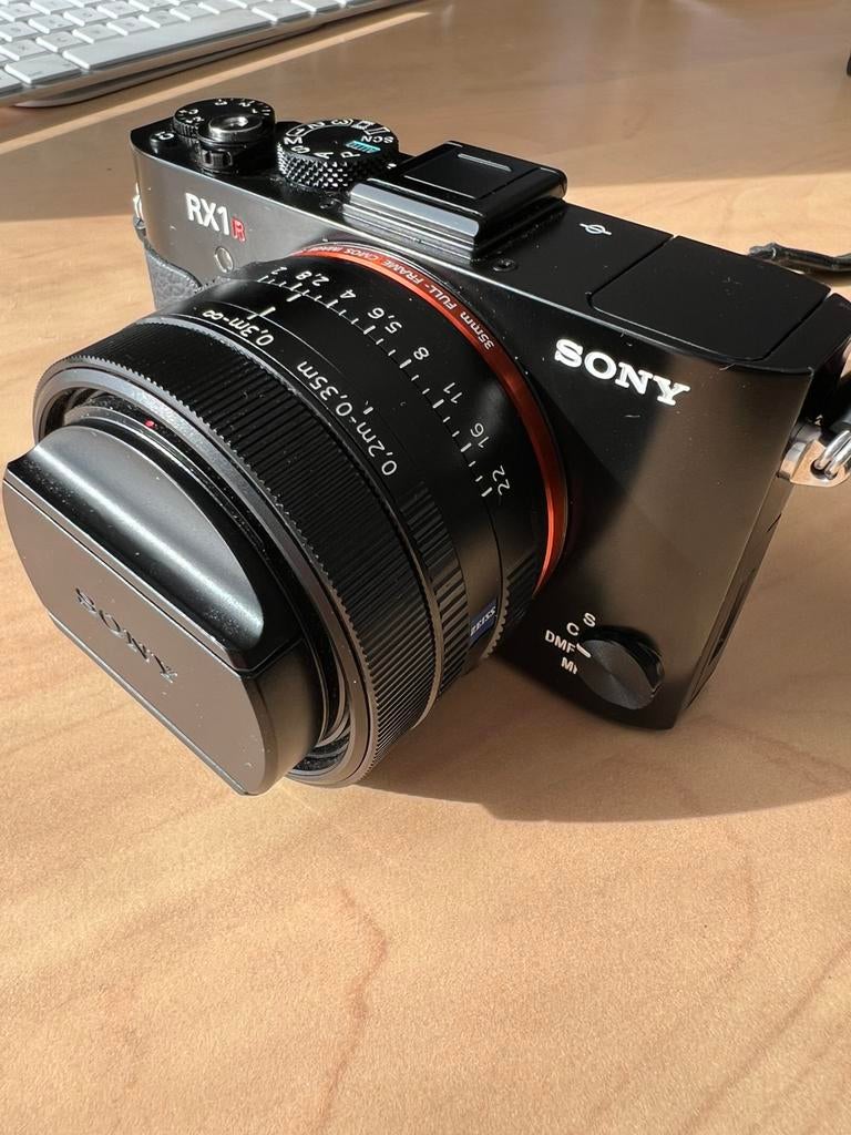 Sony RX1R II - 42MP Full Fr + Zeiss 35mm - weinig gebruikt, Ophalen, Gebruikt, 42 Megapixel, Compact