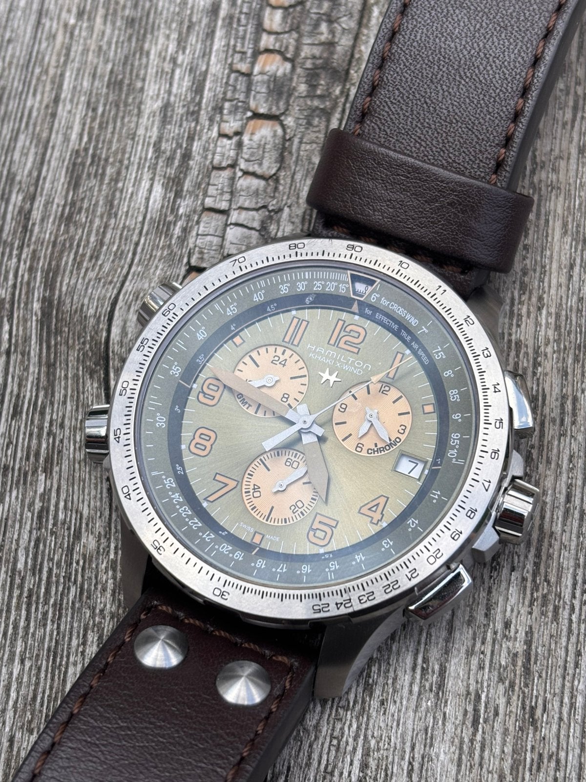 Hamilton khaki xwind, Enlèvement, Acier