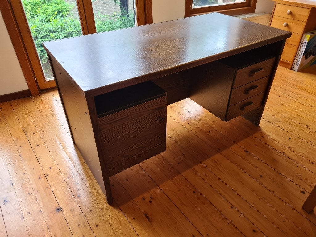 degelijke bureau, Maison & Meubles, Bureaux, Classique, 137 cm, Enlèvement, Avec tiroirs