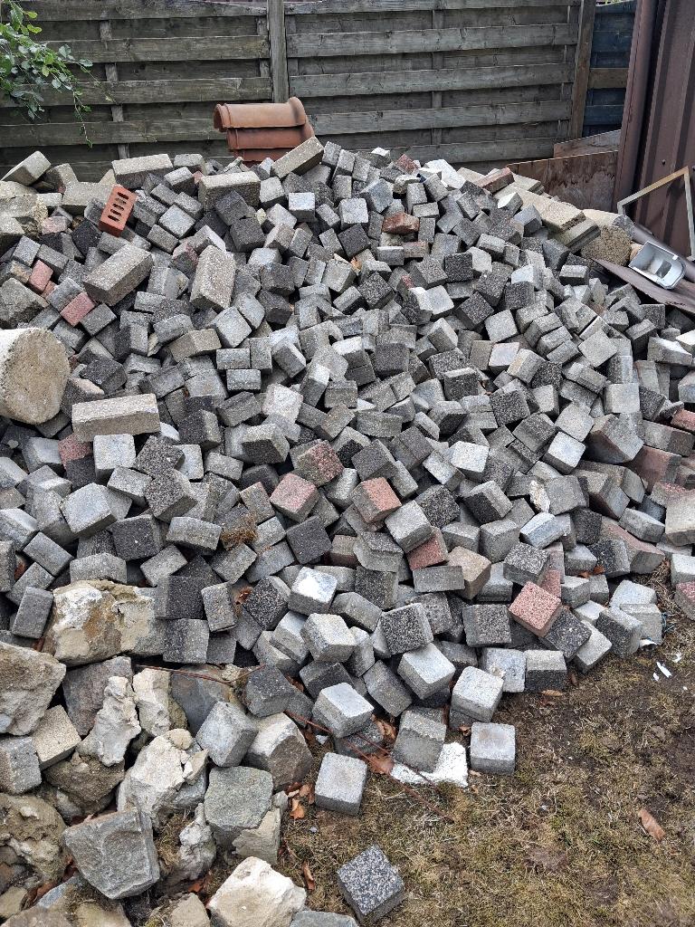 Klinkers en kasseien gratis, Tuin en Terras, Ophalen, Zo goed als nieuw, Klinkers