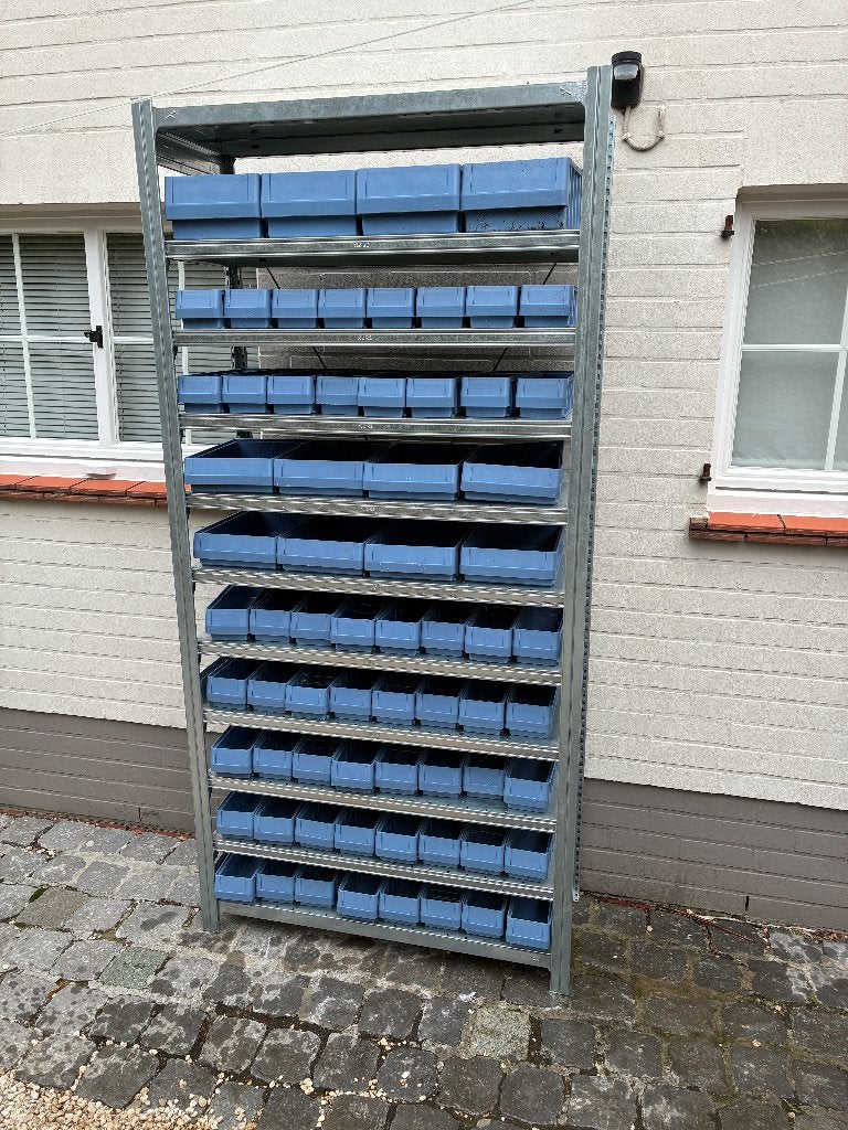 Metalen rek met plastic bakken, Doe-het-zelf en Bouw, Ophalen, Gebruikt, 40 tot 60 cm, Overige typen