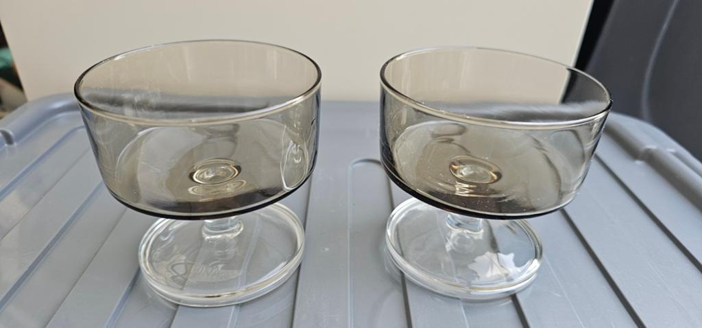 2 coupes verre fumé Fina, Enlèvement ou Envoi