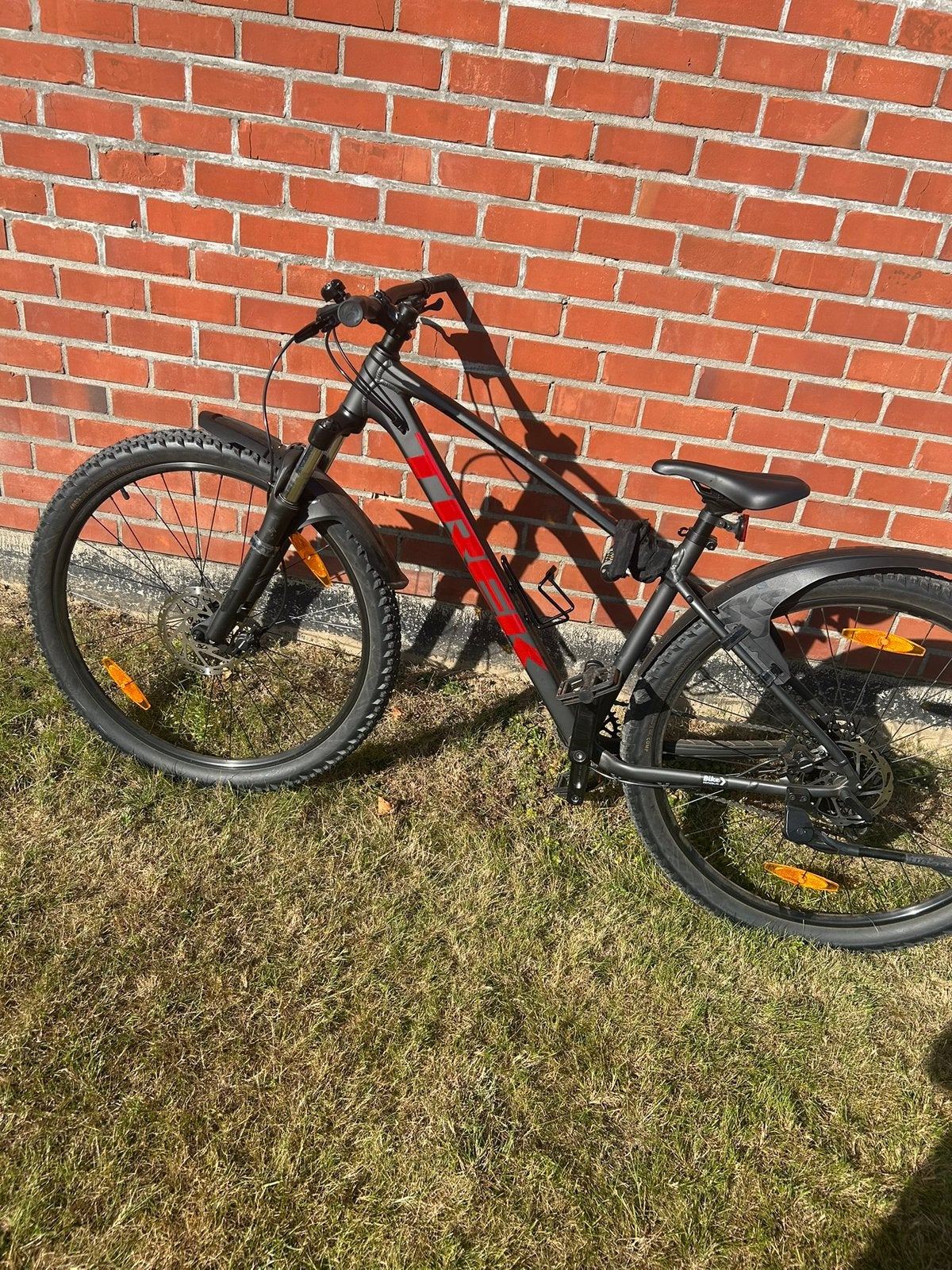 Trek marlin 5 gen 3 matte zwart met rode details, Fietsen en Brommers, Ophalen of Verzenden, Zo goed als nieuw, Schijfrem, 24 inch of meer