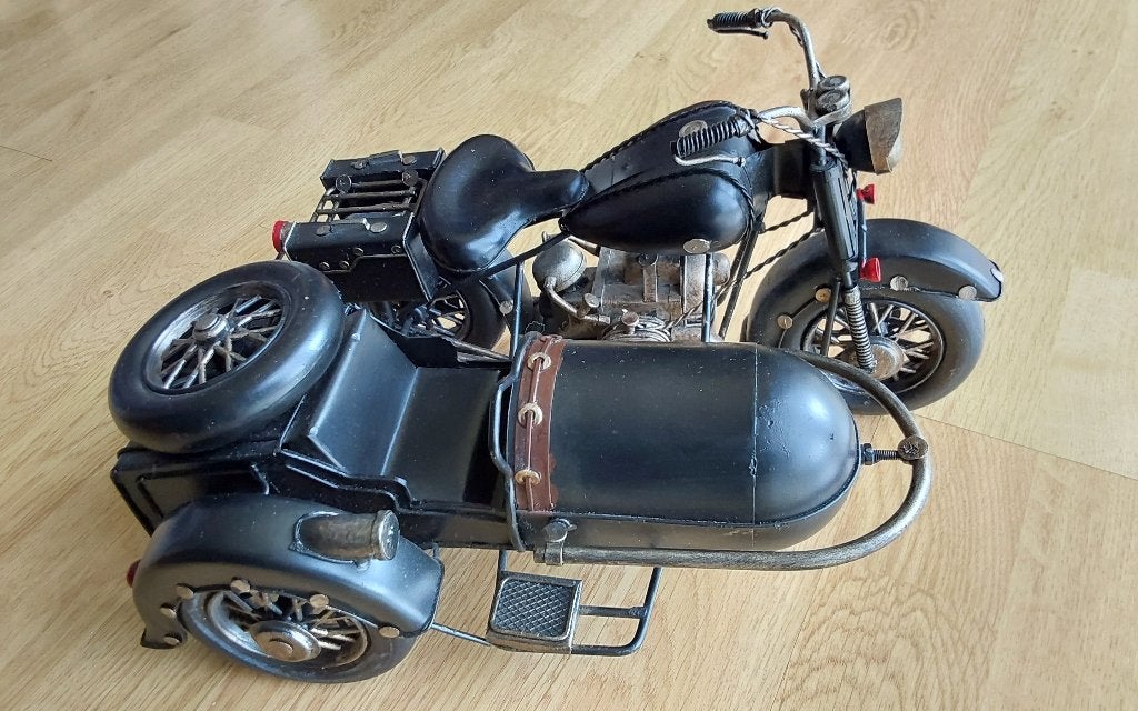 MOTO AVEC SIDE-CAR MINIATURE EN ETAIN, Enlèvement, Comme neuf, Moteur