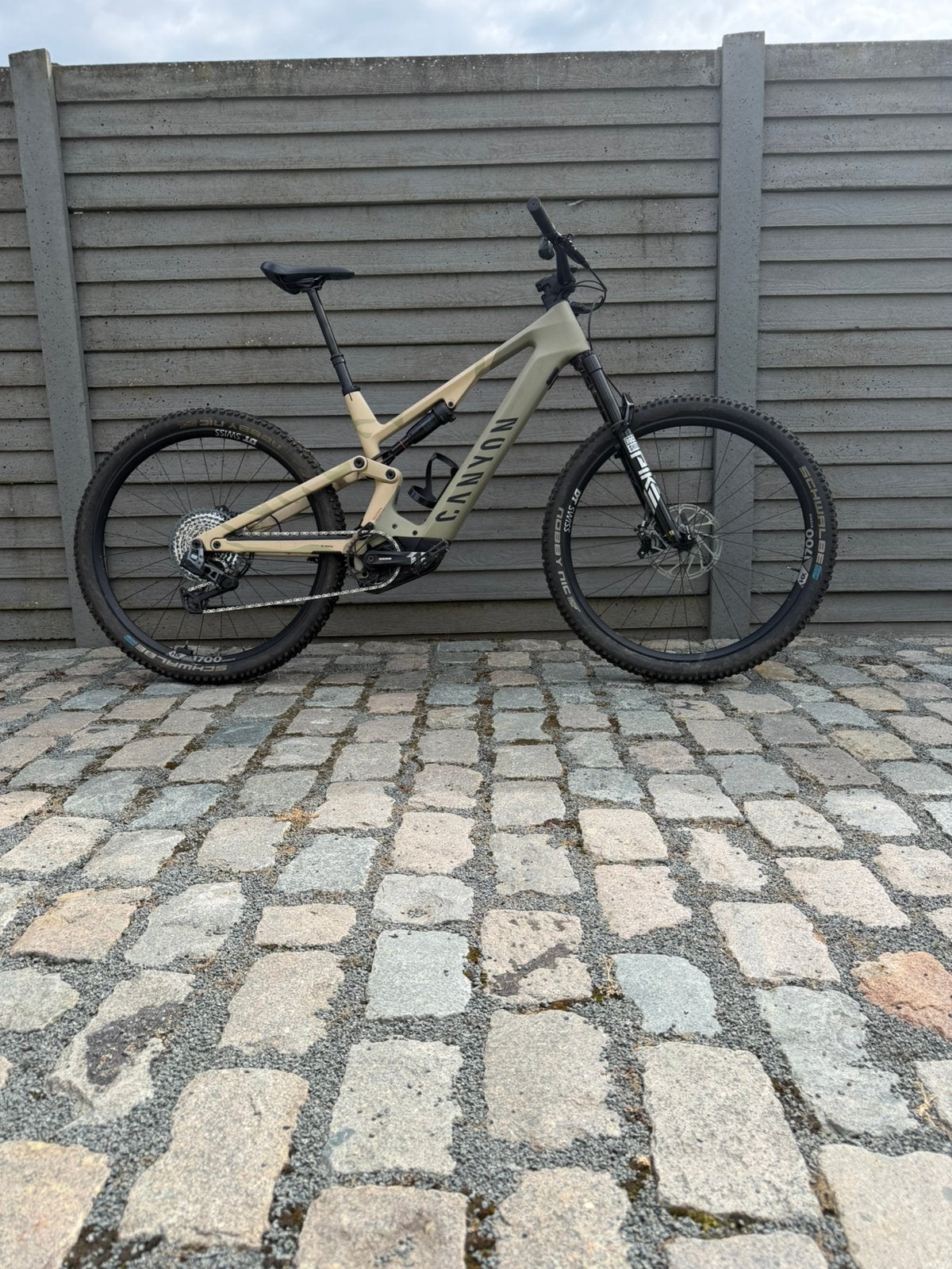 Canyon neuron on cf9 emtb, Fietsen en Brommers, Ophalen, Zo goed als nieuw
