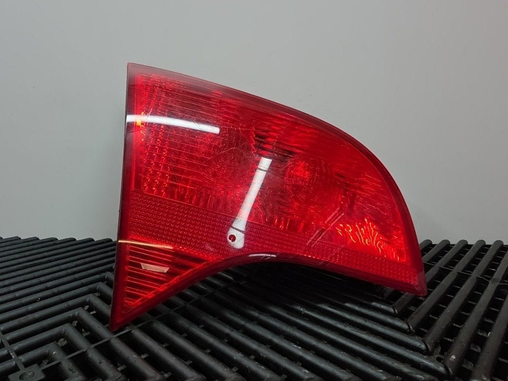 FEU ARRIÈRE GAUCHE A4 Avant (B7) (|8E9945093|8E9945093A|), Auto-Union-Straße  1,
85057  Ingolstadt, DE, Info@audi.de, Audi, Utilisé