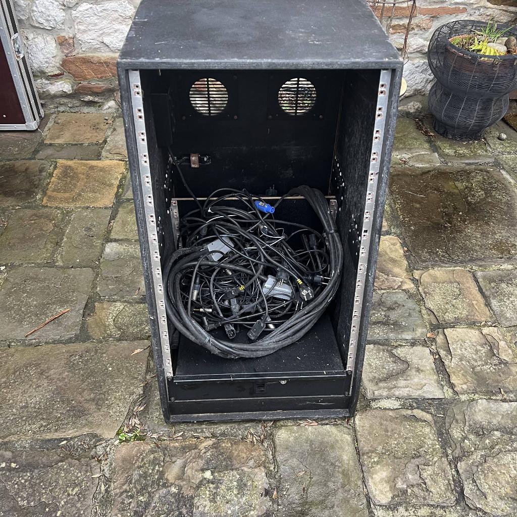 Meuble de studio de 1m de haut, pour rack 19" avec cablages, Musique & Instruments, Enlèvement, Utilisé, Autres instruments, Flight case