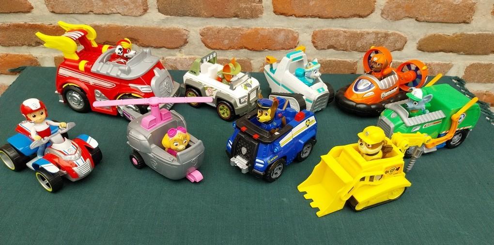 Paw Patrol - 9 figuren in hun voertuigen + 2 bekers, Kinderen en Baby's, Speelgoed | Actiefiguren, Zo goed als nieuw, Ophalen of Verzenden