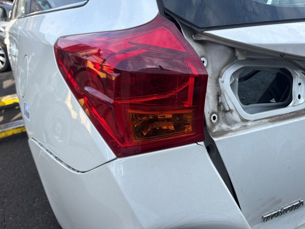 FEU ARRIÈRE GAUCHE Toyota Auris Touring Sports (E18), Kundenbetreuung@toyota.de, Toyota, Utilisé, Toyota-Allee 2
50858  Köln, DE