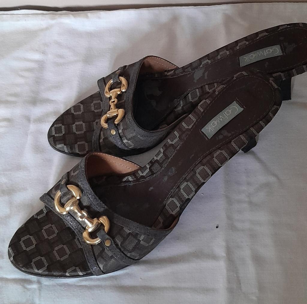Prachtige muiltjes 39..gedragen., Kleding | Dames, Schoenen, Bruin, Instappers, Ophalen of Verzenden, Gedragen