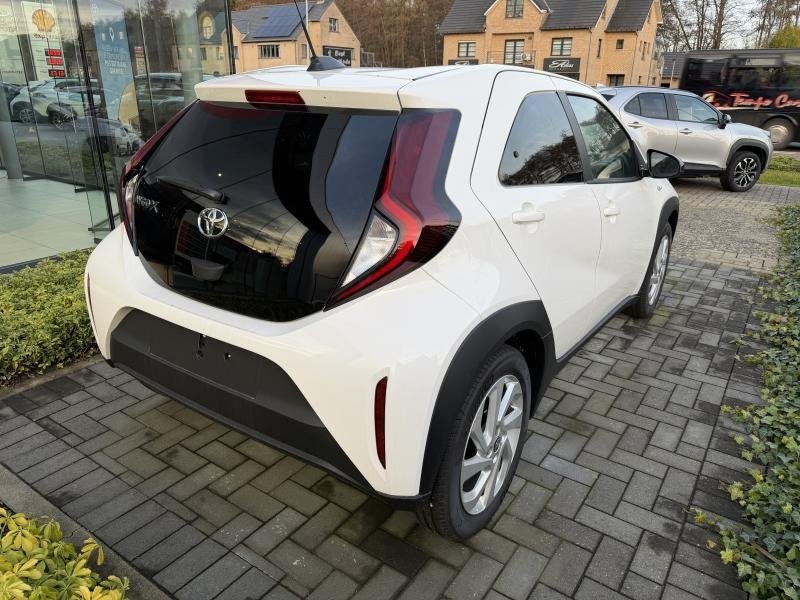Toyota Aygo X Aygo X MID 5 Door Hatchback 1.0L 3 Cylinder 5, Achat, 998 cm³, Entreprise, 999 g/km