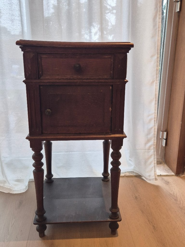 Table de chevet haute antique, Enlèvement