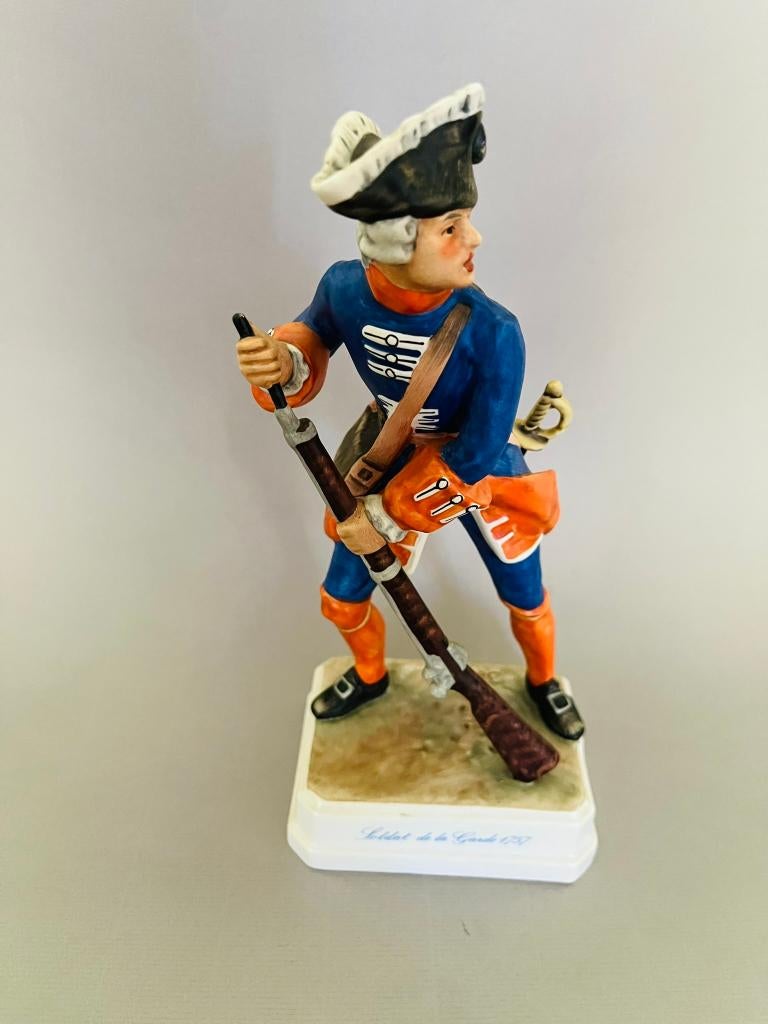 Goebel beeldje Soldat de la Garde 1757  porselein, Ophalen, Zo goed als nieuw, Mens
