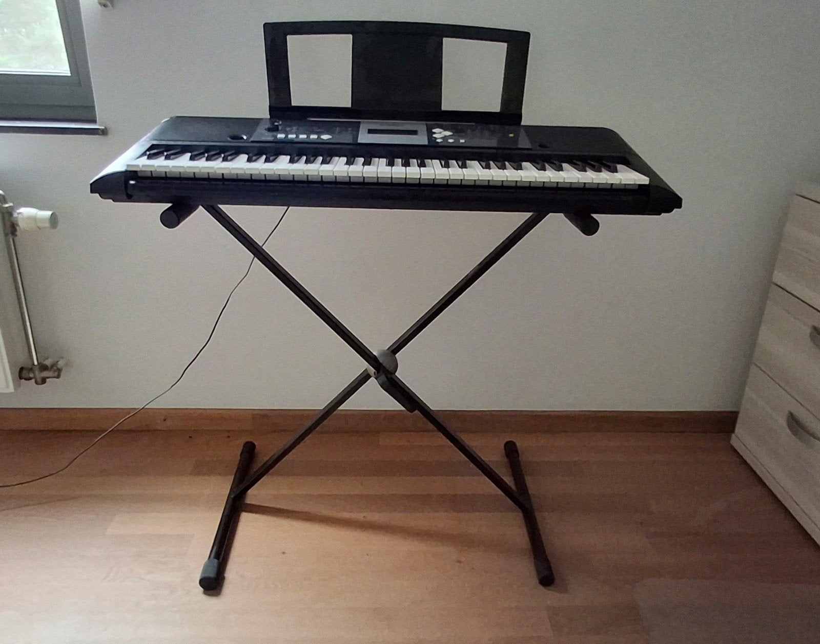Keyboard met standaard, Muziek en Instrumenten, Ophalen, Gebruikt, Met standaard
