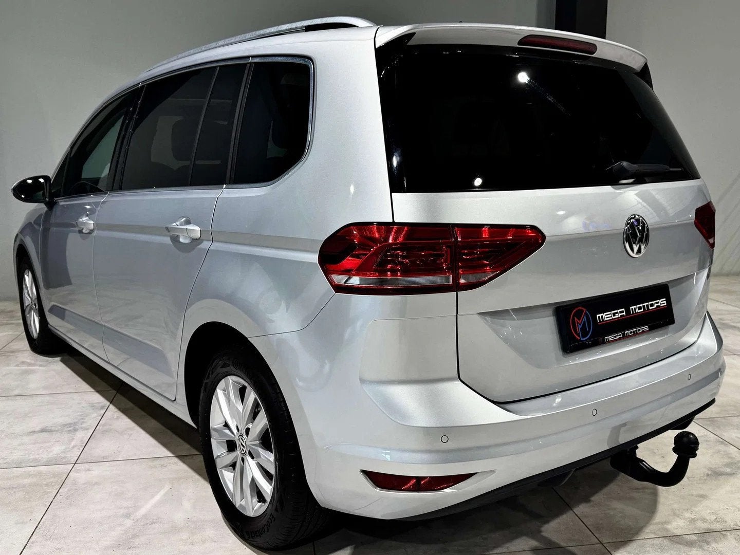 Volkswagen Touran 1.6 TDi 116CV HiGHLiNE" DiSTRONiC PANO CAR, Gebruikt, 4 cilinders, 116 pk, Leder