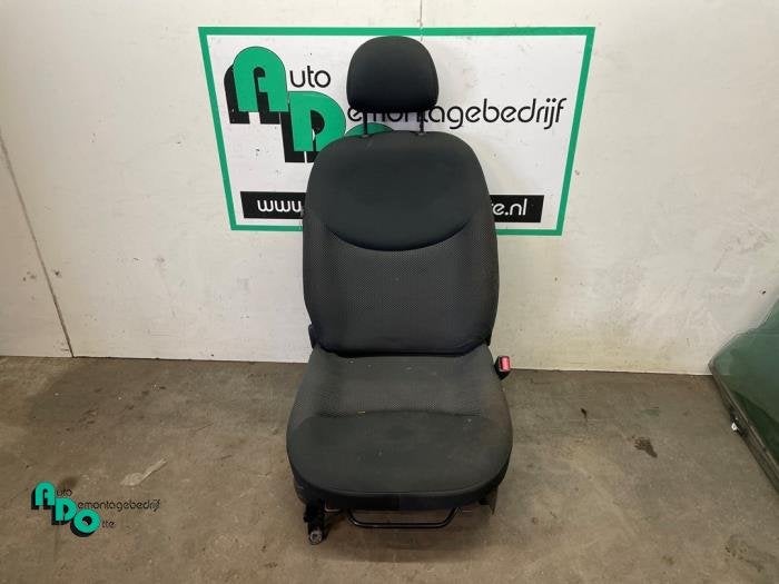 Siège droit d'un Toyota Yaris (Yaris 1 02-), -, 3 mois de garantie, Toyota, Utilisé