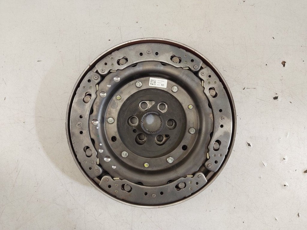 VOLANT MOTEUR BI-MASSE Renault Kadjar (RFEH) (|123101804R|), Renault, Utilisé, Peter-Huppertz-Straße 5
51063  Köln, DE, Dialog.deutschland@renault.de