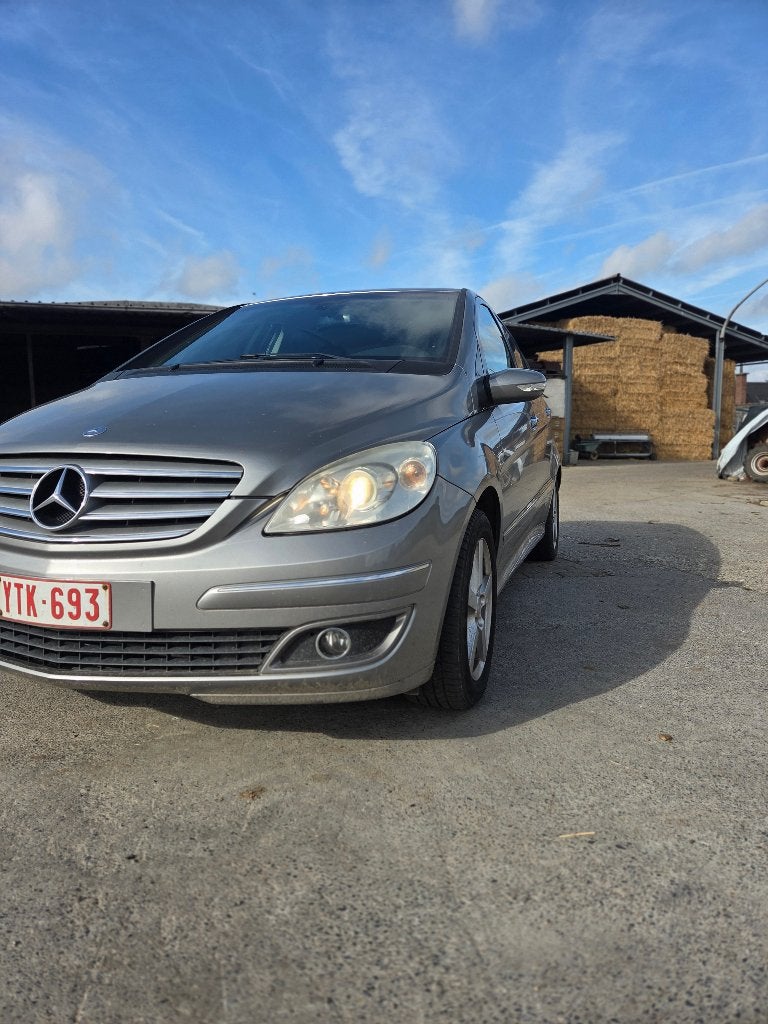 Mercedes B180, Autos, Argent ou Gris, Achat, Boîte manuelle, Bleu