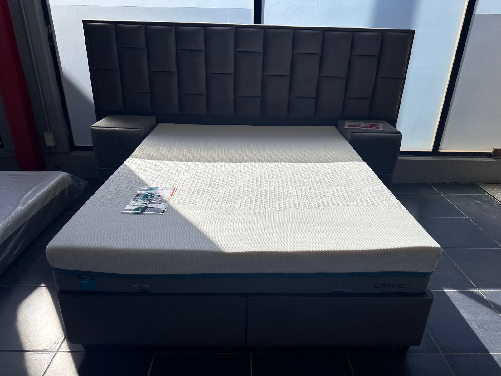 Lit coffre 160/200 avec matelas mémoire de forme, Enlèvement, Comme neuf