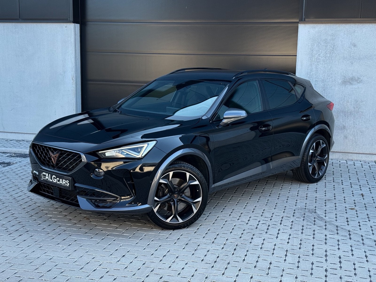 Cupra Formentor VZ 1.4 e-Hybrid 245 PK NIGHT EDITION / TOP!!, Auto's, Dealer onderhouden, 4 cilinders, Formentor, Zwart