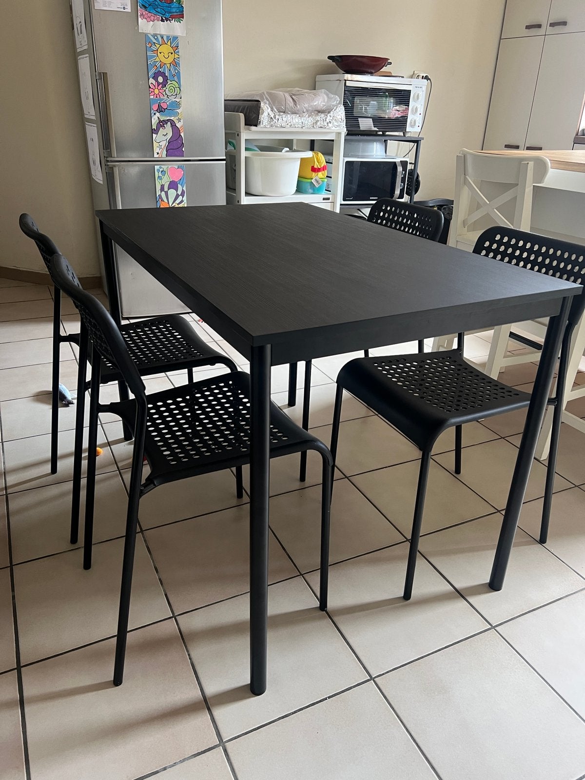 Sandsberg (Ikea) zwarte eet/keukentafel met 4 stoelen., Huis en Inrichting, Ophalen, Zo goed als nieuw