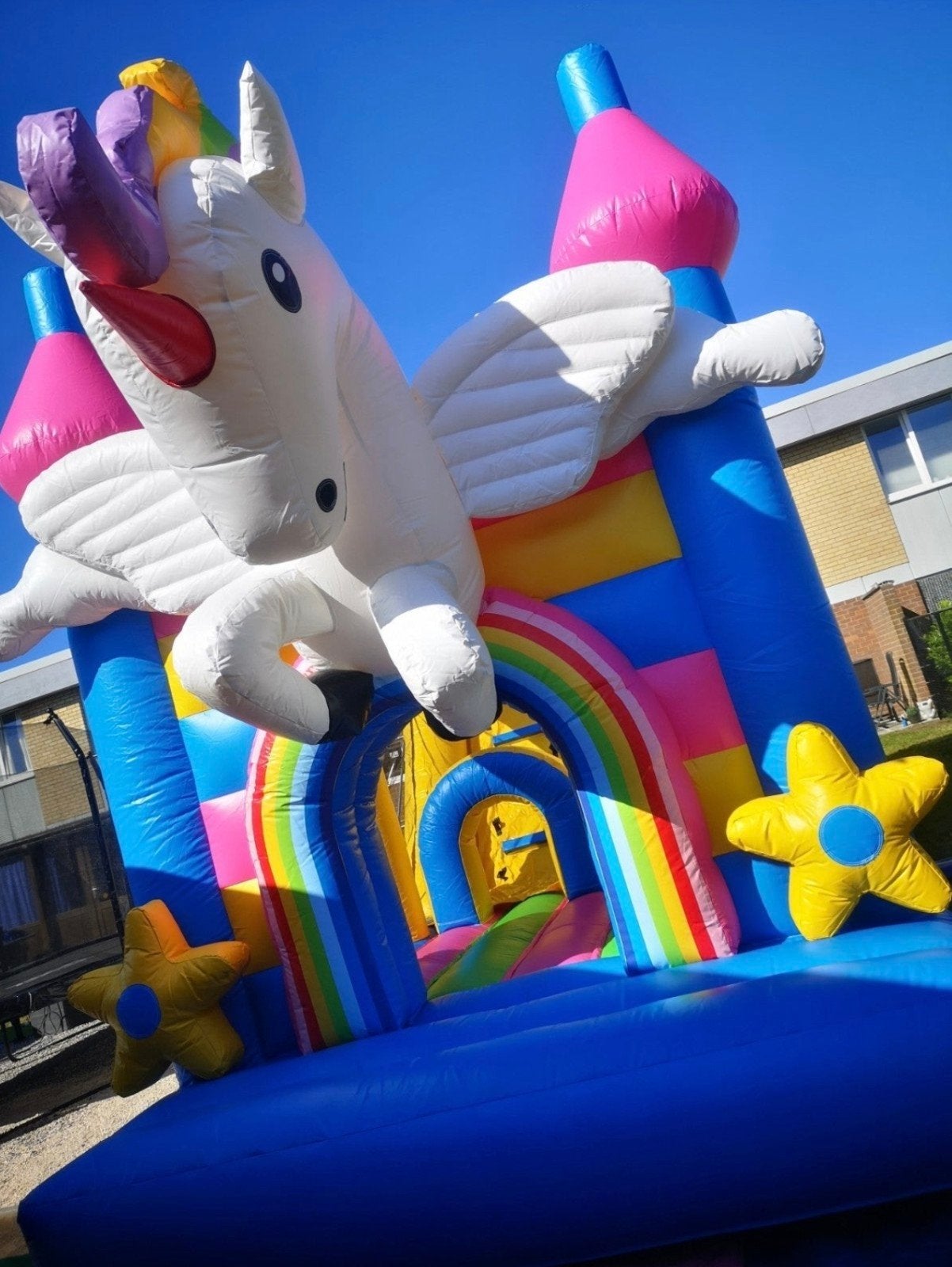 springkasteel/ stormbaan unicorn, Enlèvement