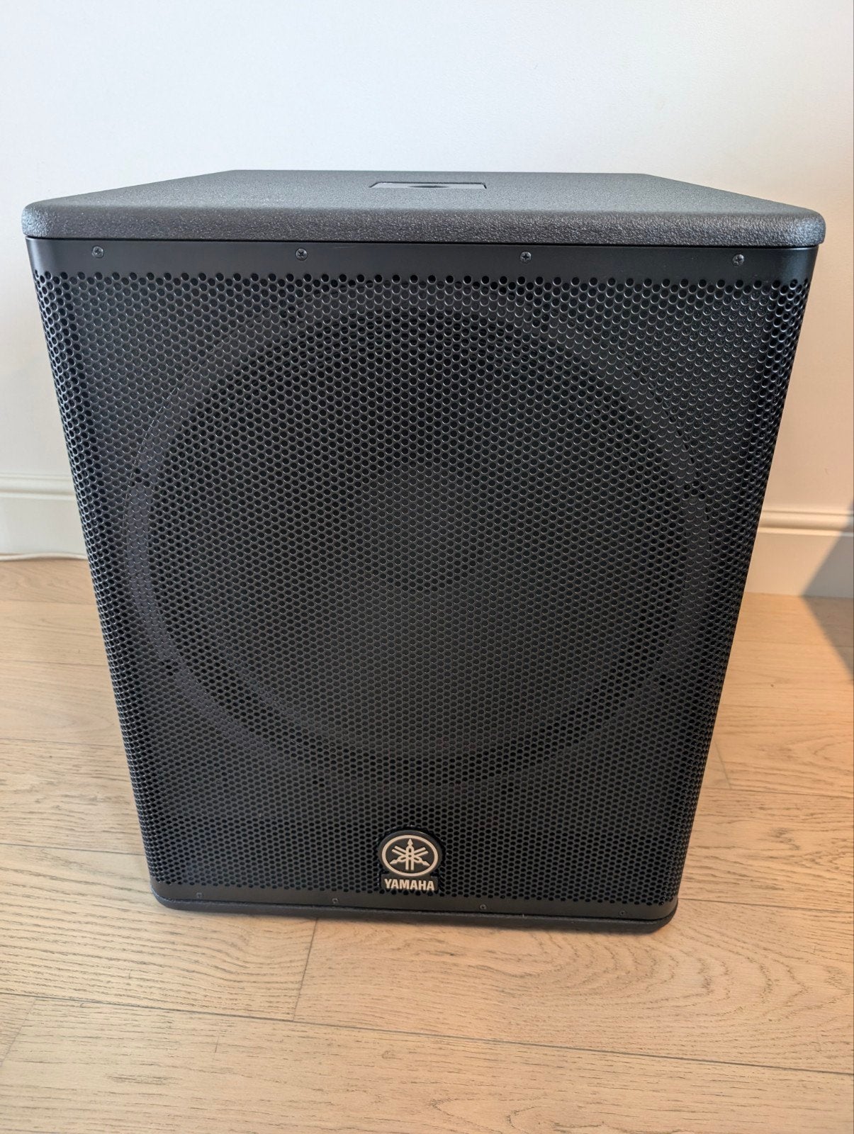 Yamaha DSR118W Actieve 18" Sub + Hoes, Per Stuk, Topstaat !, Ophalen of Verzenden, Zo goed als nieuw, 1000 watt of meer, Monitor(versterker)