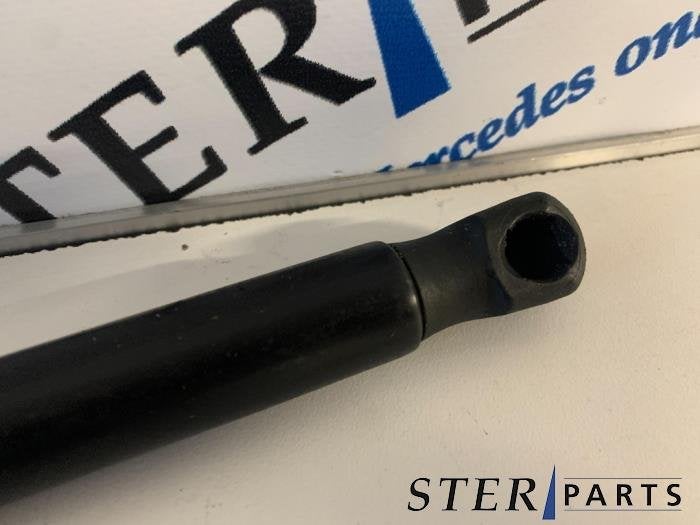 Amortisseur capot moteur gauche d'un Mercedes E-Klasse, 3 mois de garantie, Utilisé, -, -