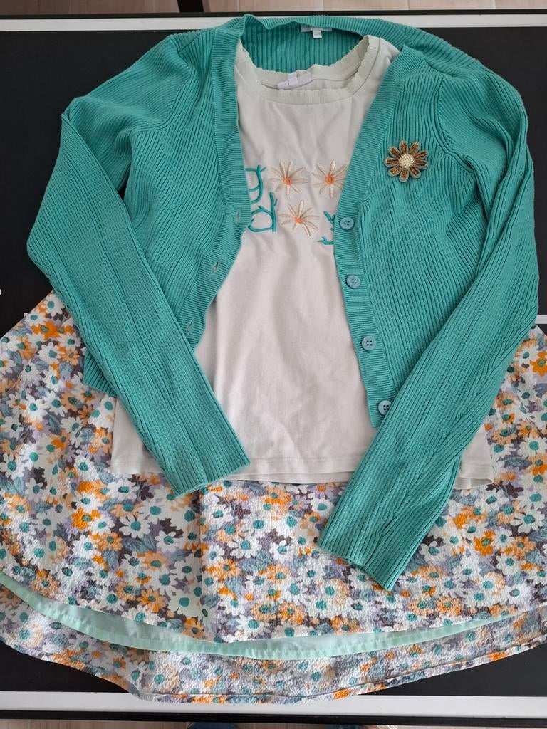 Set kledij: rokje, T-shirt and gilet m 158, Kleding | Dames, Ophalen of Verzenden