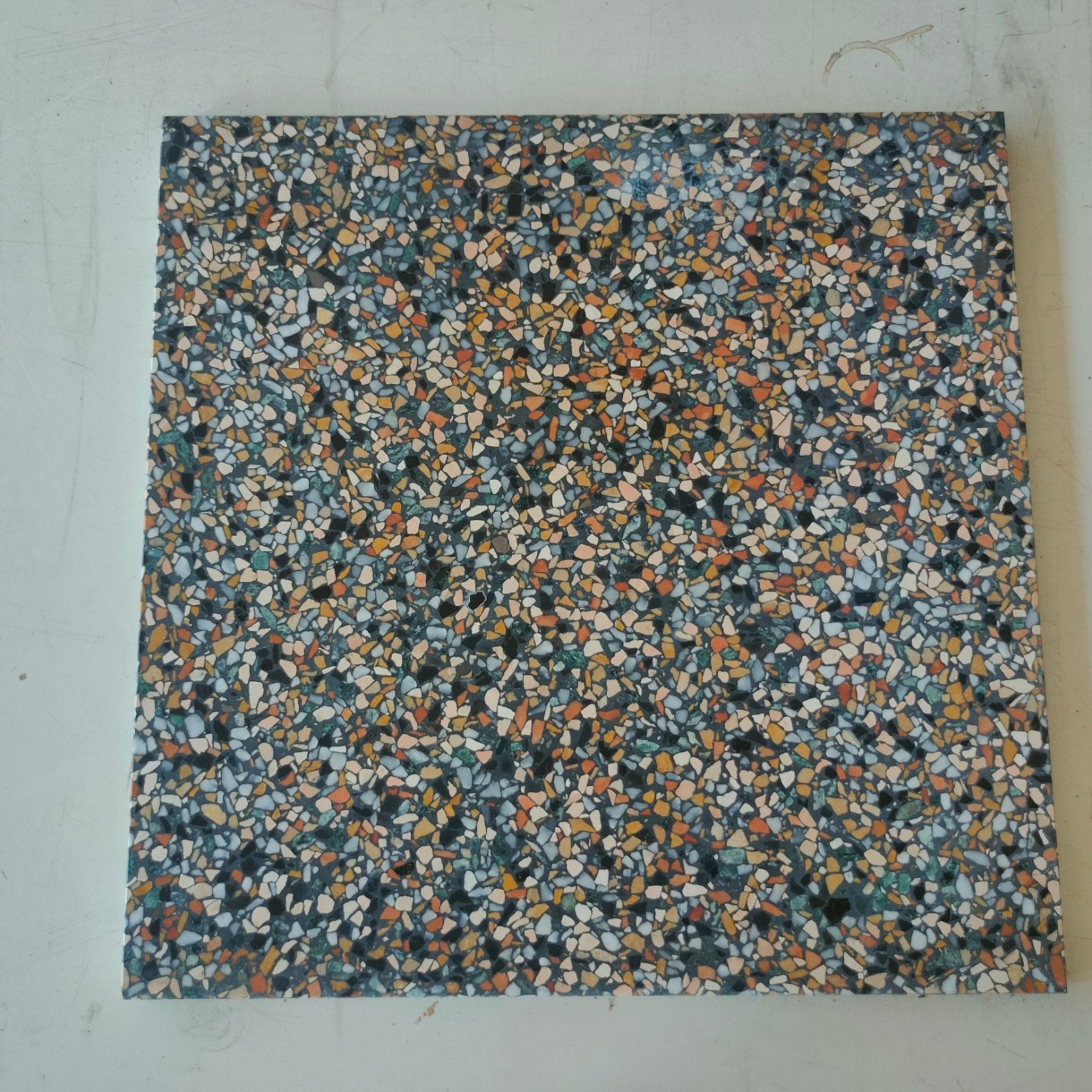 Terrazzo tegels, Ophalen