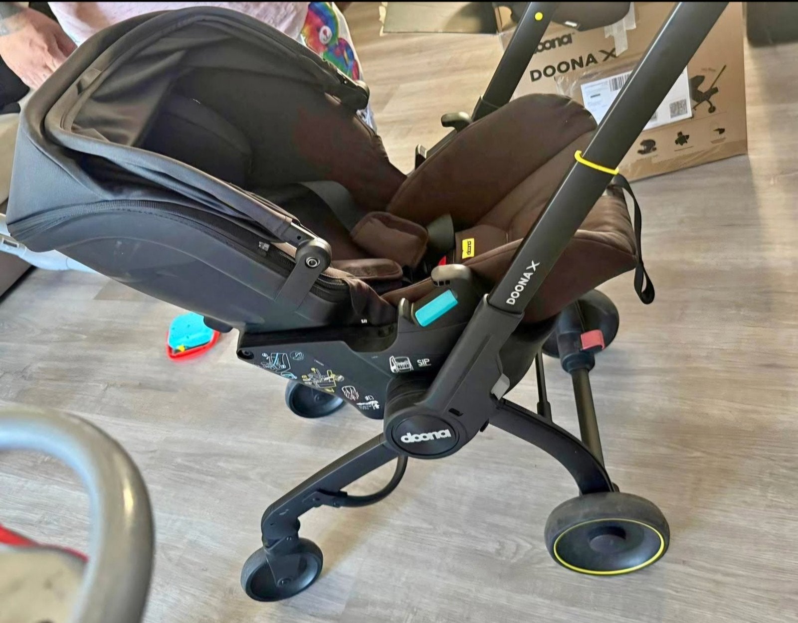 Doona X en parfait état, Enfants & Bébés, Buggys, Enlèvement