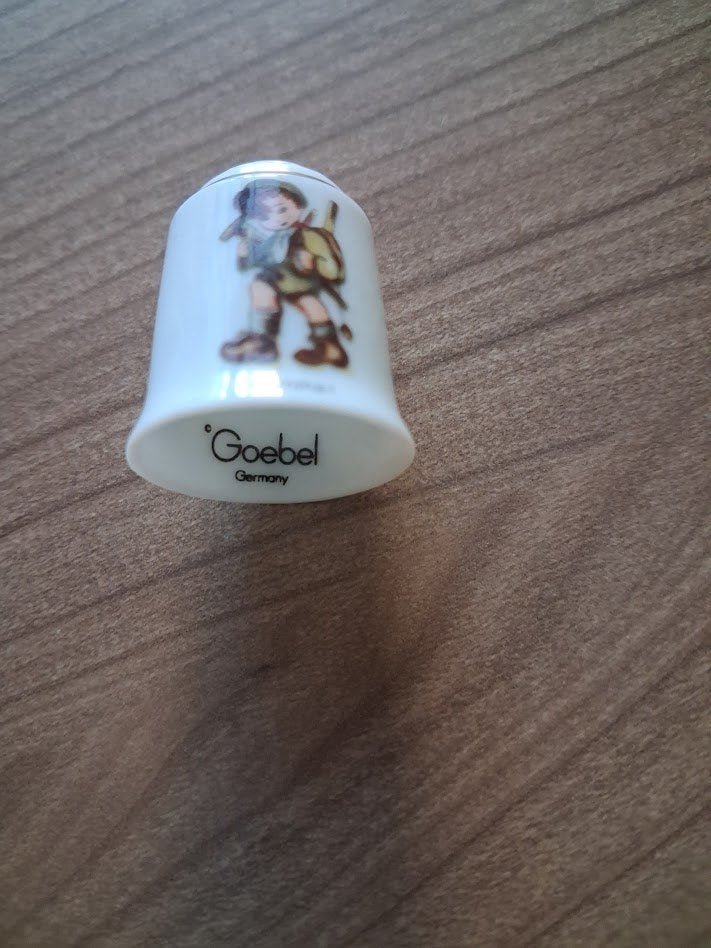 Vingerhoedje van Hummel Goebel. Nieuw., Verzamelen, Ophalen of Verzenden, Nieuw, Porselein